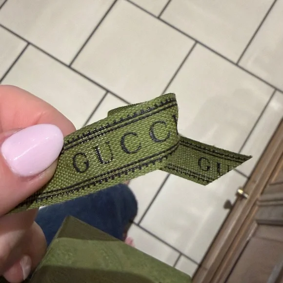 Mini Green Gucci Box w Ribbon - Picture 7 of 9